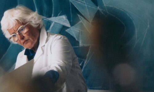 22. MDAG | Gdzieś dzwoni, ale w którym kościele – recenzja “Nagłych przebłysków głebii istnienia” (reż. Mark Cousins)