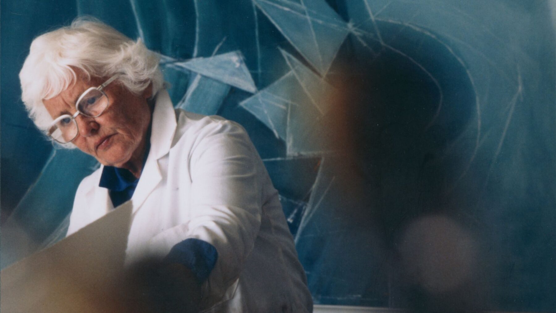 22. MDAG | Gdzieś dzwoni, ale w którym kościele – recenzja “Nagłych przebłysków głebii istnienia” (reż. Mark Cousins)